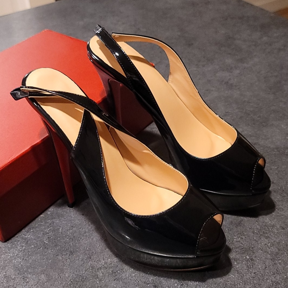 Black patent peep toes